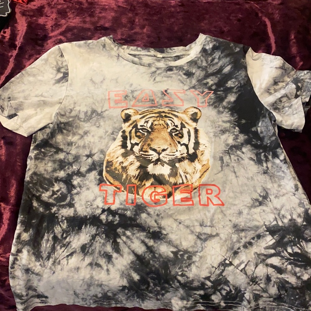 Eazy Tiger shirt.